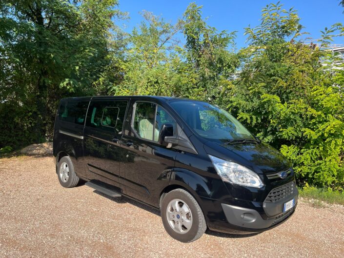 Autovettura Ford Tourneo Custom